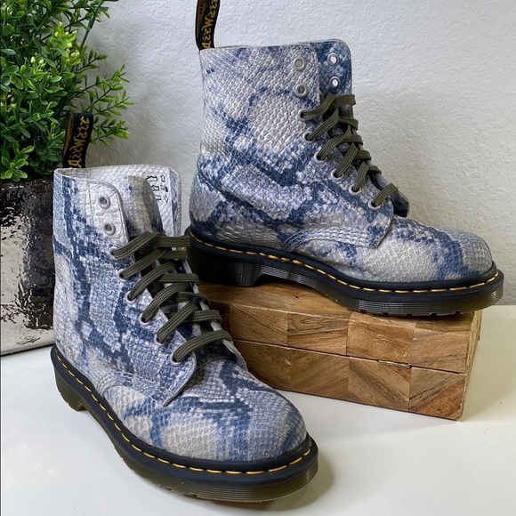 Dr. Martens Limited‎ Edition Pascal Snake Print Leather Boots Bluish Gray Size 8 - Picture 1 of 14